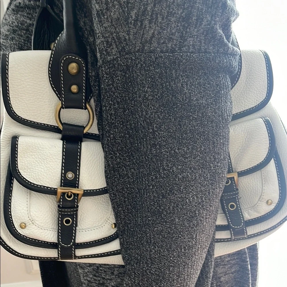 Stylish White and Navy Women's Handbag - Picture 13 of 16